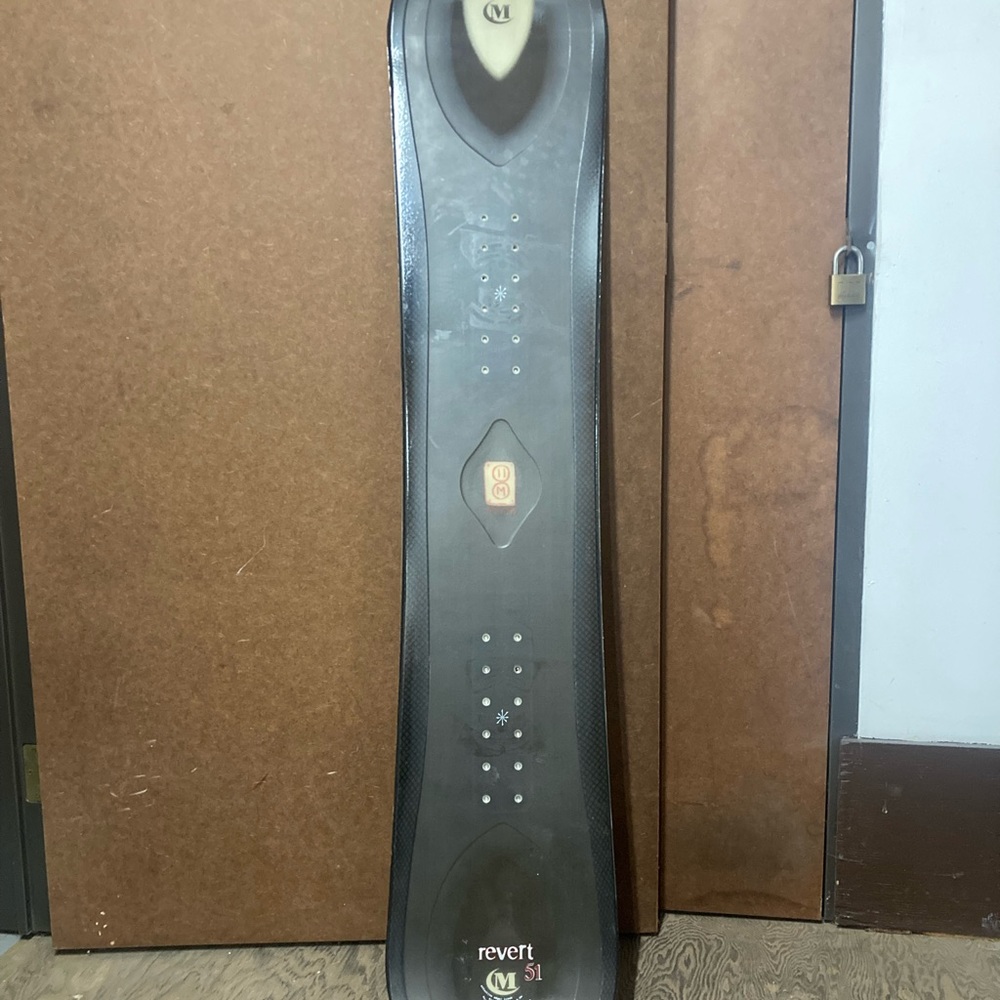 LIKE NEW- MORROW SNOWBOARD SIZE 151cm